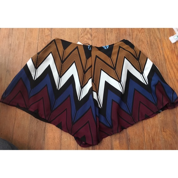 Patterned Shorts - Picture 3 of 3